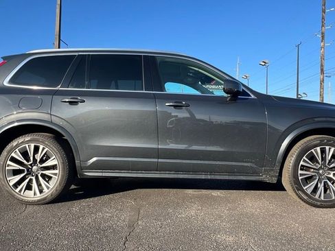Used 2022 Volvo XC90 T5 Momentum w/ Advanced Package image 9