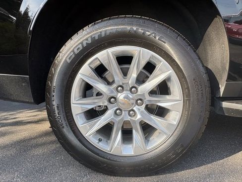 Certified 2025 Chevrolet Suburban Premier image 16