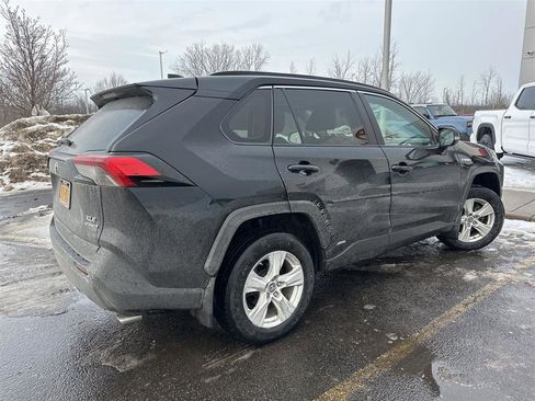 Used 2019 Toyota RAV4 XLE w/ Convenience Package image 2