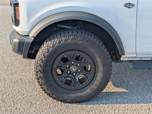 Used 2023 Ford Bronco Wildtrak image 13