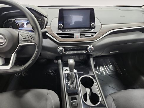 Used 2024 Nissan Altima 2.5 SV AWD/4WD image 11