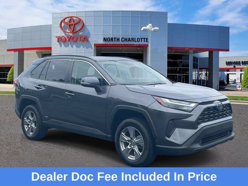 Used 2022 Toyota RAV4 XLE w/ Convenience Package AWD/4WD image 1
