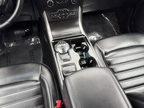 Used 2020 Ford Edge SEL image 39