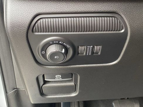 Used 2025 Jeep Wagoneer 4WD w/ Premium Group I image 8