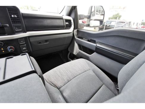 Used 2024 Ford F250 XLT w/ FX4 Off-Road Package AWD/4WD image 8