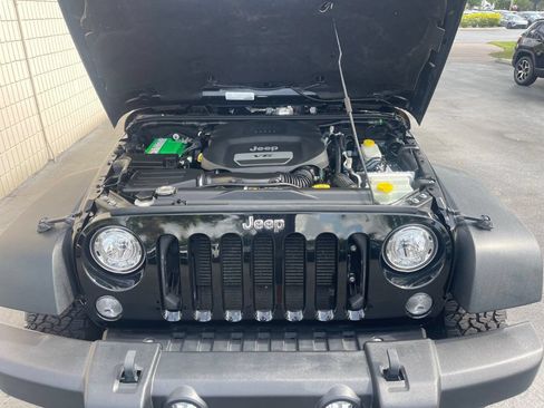 Used 2017 Jeep Wrangler Rubicon w/ Power Convenience Group AWD/4WD image 15