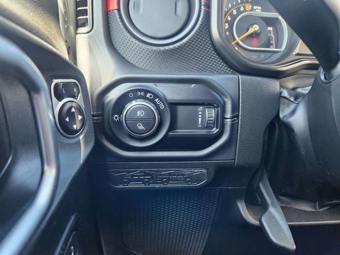 Used 2024 Jeep Gladiator Rubicon w/ Convenience Group AWD/4WD image 19