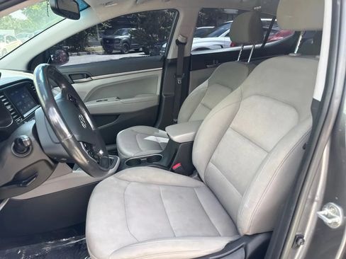 Used 2018 Hyundai Elantra Value Edition FWD image 12