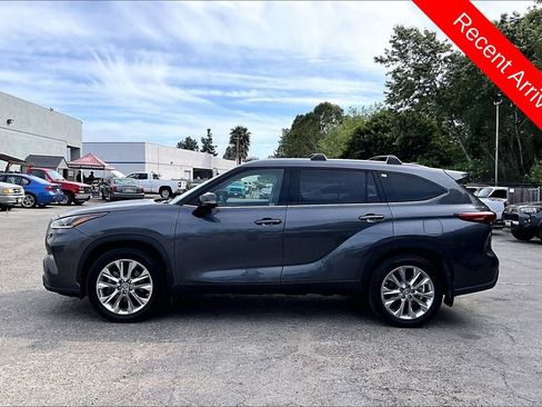 Used 2023 Toyota Highlander Limited image 7