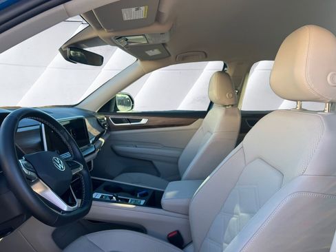 Used 2025 Volkswagen Atlas SE image 7