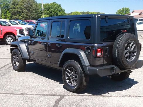 Used 2025 Jeep Wrangler Unlimited Sport AWD/4WD image 5
