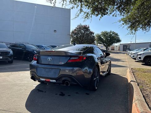Used 2022 Toyota GR86 RWD image 5
