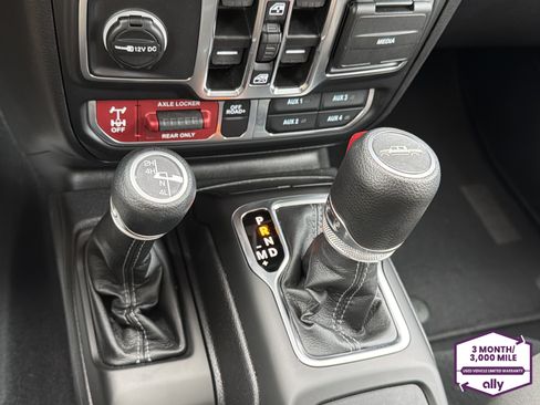 Used 2026 Jeep Gladiator Mojave AWD/4WD image 23