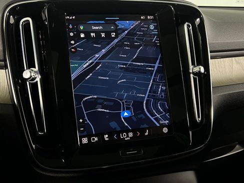 Used 2023 Volvo XC40 B5 Plus w/ Protection Package Premier image 17