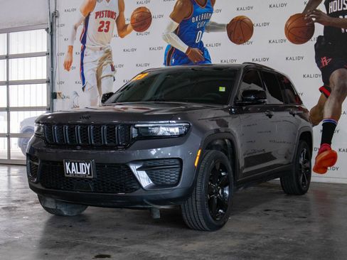 Used 2023 Jeep Grand Cherokee Altitude AWD/4WD image 20