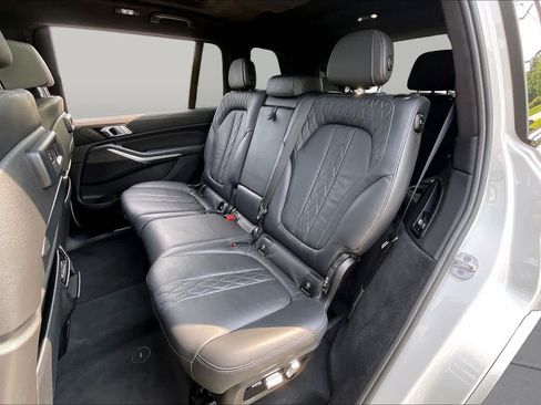 Used 2022 BMW X7 xDrive40i w/ M Sport Package AWD/4WD image 20