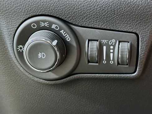 Used 2024 Jeep Compass Latitude image 27