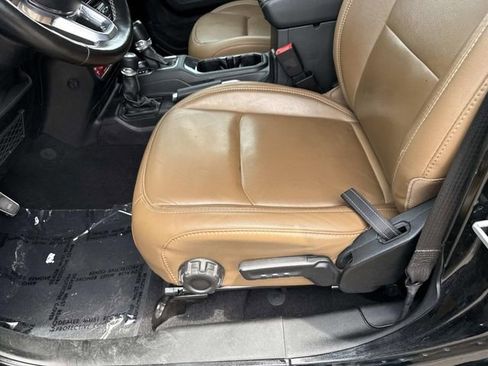Used 2021 Jeep Wrangler Unlimited Rubicon AWD/4WD image 15