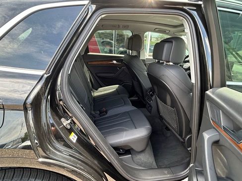 Used 2024 Audi Q5 e Premium Plus w/ Premium Plus Package image 39