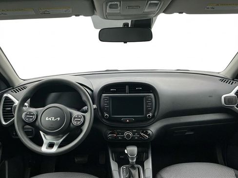 Used 2025 Kia Soul LX w/ LX Technology Package FWD image 9