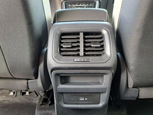 Used 2025 Volkswagen Taos SE AWD/4WD image 27