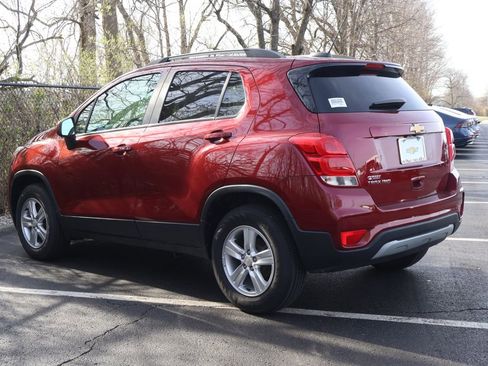 Used 2022 Chevrolet Trax LT w/ LT Convenience Package image 6