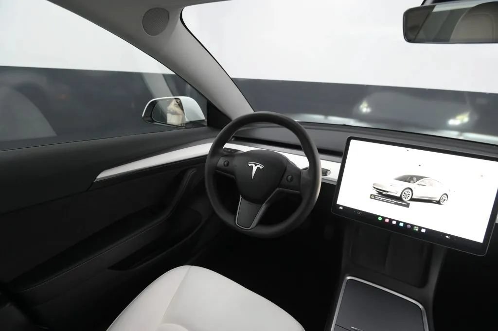 Used 2022 Tesla Model 3 Long Range AWD/4WD image 33