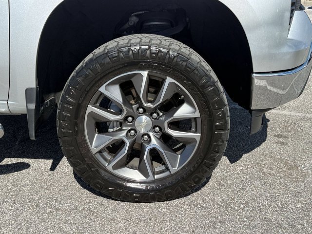 Used 2022 Chevrolet Silverado 1500 LT AWD/4WD image 10