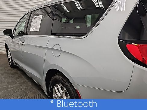 Used 2023 Chrysler Pacifica Touring-L image 7