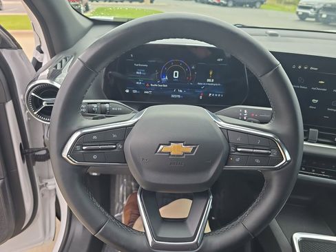 Certified 2025 Chevrolet Equinox LT AWD/4WD image 13