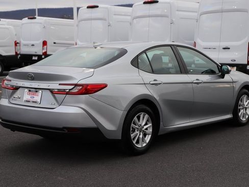 Used 2025 Toyota Camry LE image 6