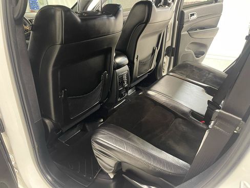 Used 2017 Jeep Grand Cherokee Altitude AWD/4WD image 12