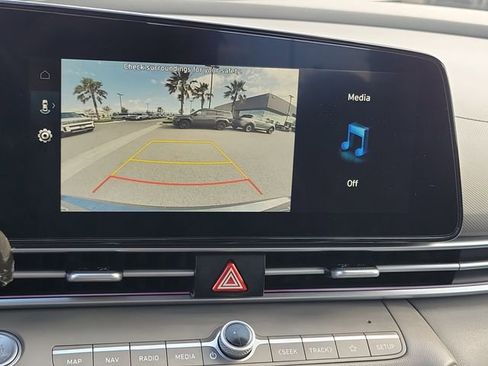 Certified 2025 Hyundai Elantra SEL FWD image 12