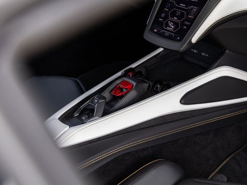 Used 2025 Lamborghini Revuelto image 44