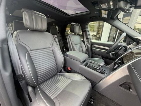 Used 2024 Land Rover Discovery Dynamic SE AWD/4WD image 37