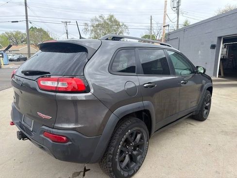 Used 2017 Jeep Cherokee Trailhawk w/ Cold Weather Group AWD/4WD image 7