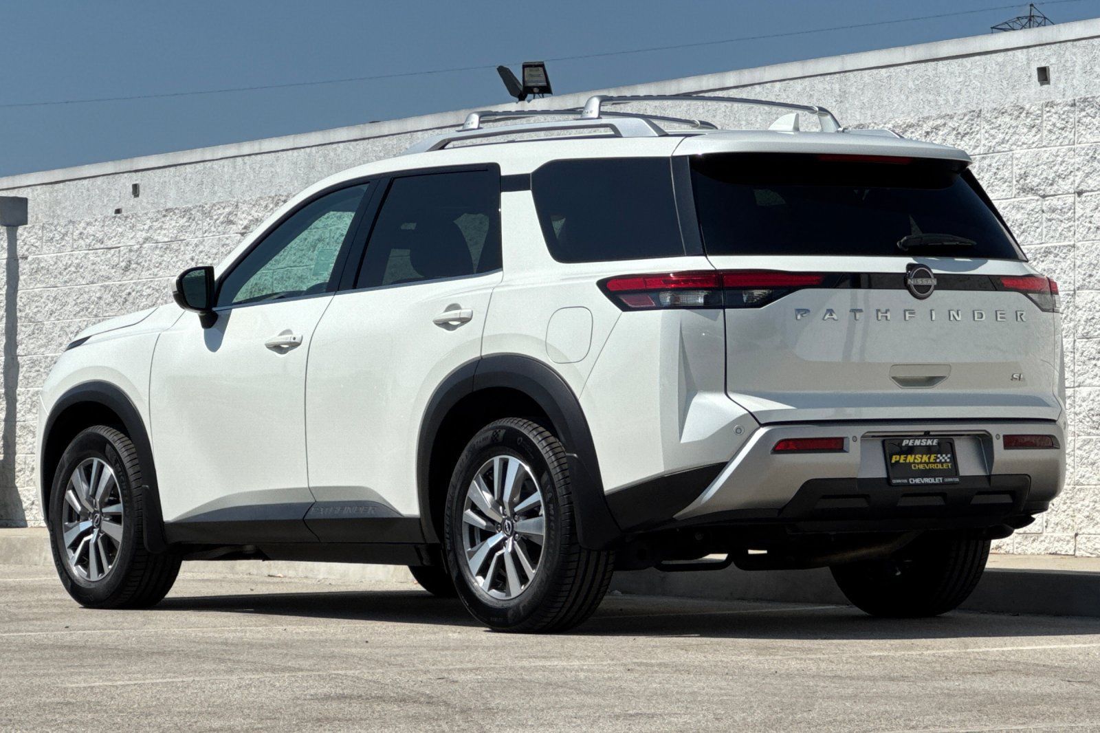 Used 2022 Nissan Pathfinder SL FWD image 6