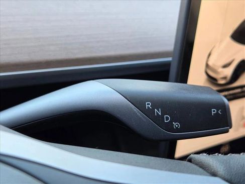 Used 2023 Tesla Model Y Performance image 12