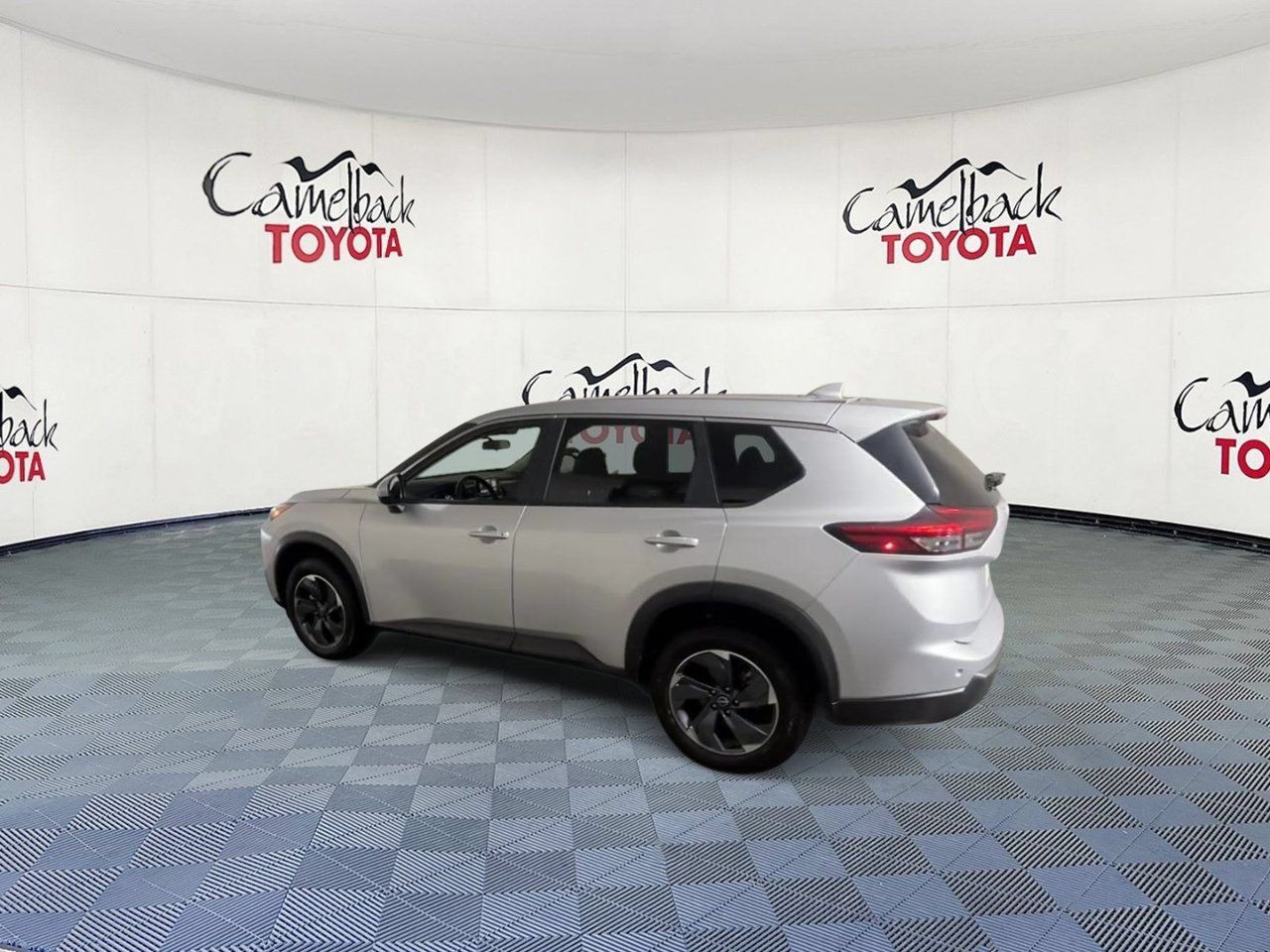 Used 2025 Nissan Rogue SV FWD image 8