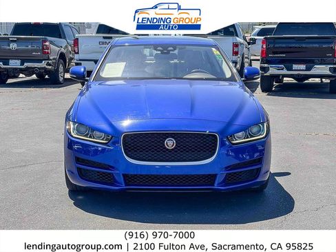 Used 2017 Jaguar XE Premium RWD image 6