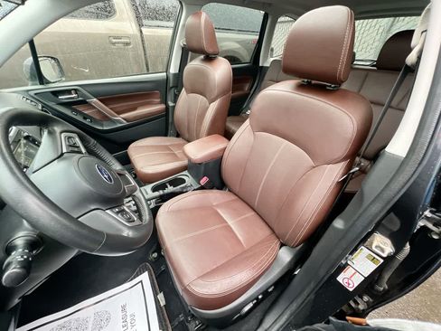 Used 2017 Subaru Forester 2.5i Touring AWD/4WD image 11
