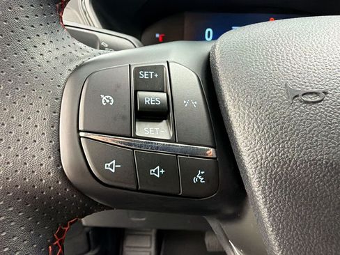 Certified 2025 Ford Escape ST-Line AWD/4WD image 17