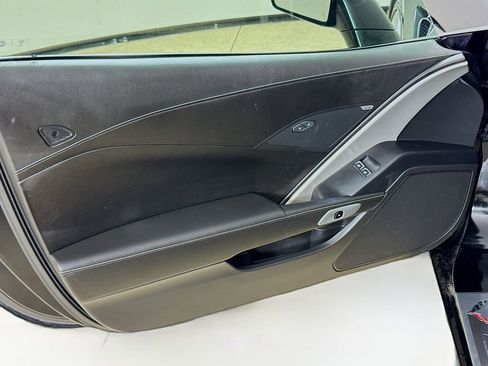 Used 2019 Chevrolet Corvette Stingray Coupe w/ 1LT RWD image 11