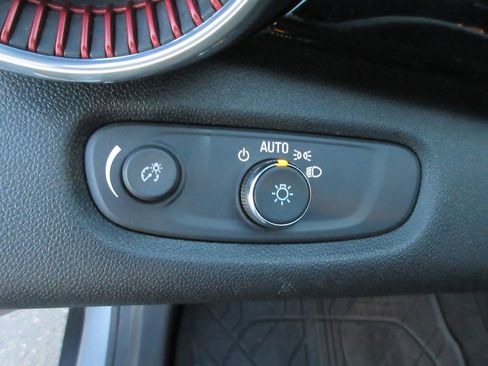 Used 2025 Chevrolet Trax RS w/ Driver Confidence Package image 23