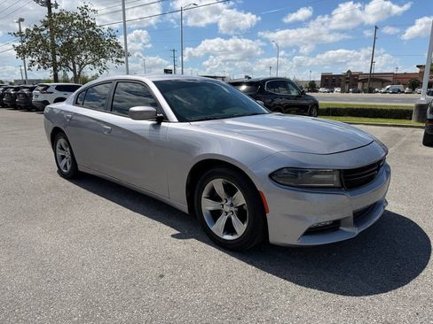 Used 2015 Dodge Charger SXT RWD image 7