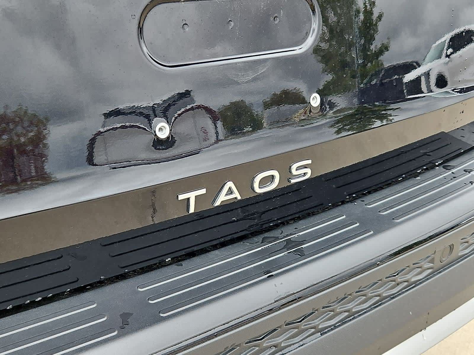 Used 2025 Volkswagen Taos SEL AWD/4WD image 12