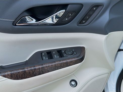 Used 2021 GMC Acadia Denali w/ Denali Technology Package FWD image 24