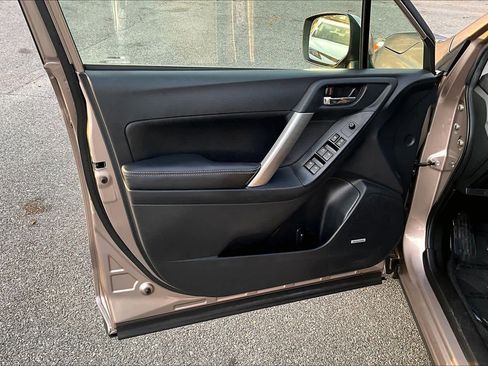 Used 2015 Subaru Forester 2.5i Limited image 21