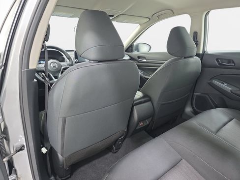 Used 2024 Nissan Altima 2.5 SV FWD image 12