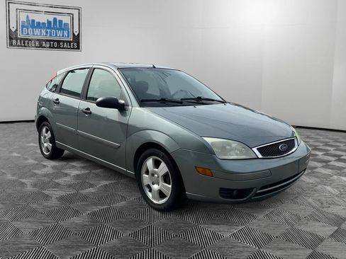 Used 2005 Ford Focus SES FWD image 4